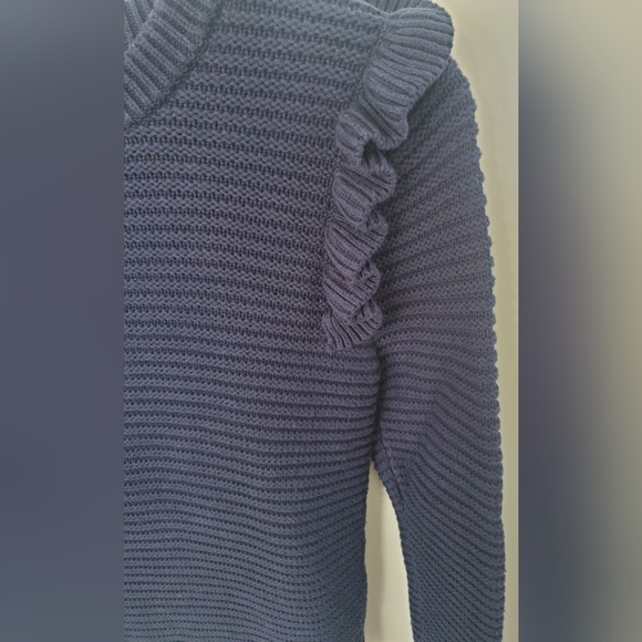 Banana Republic Ruffle shoulder sleeve knit sweater Ladies sz. S - Picture 4 of 7